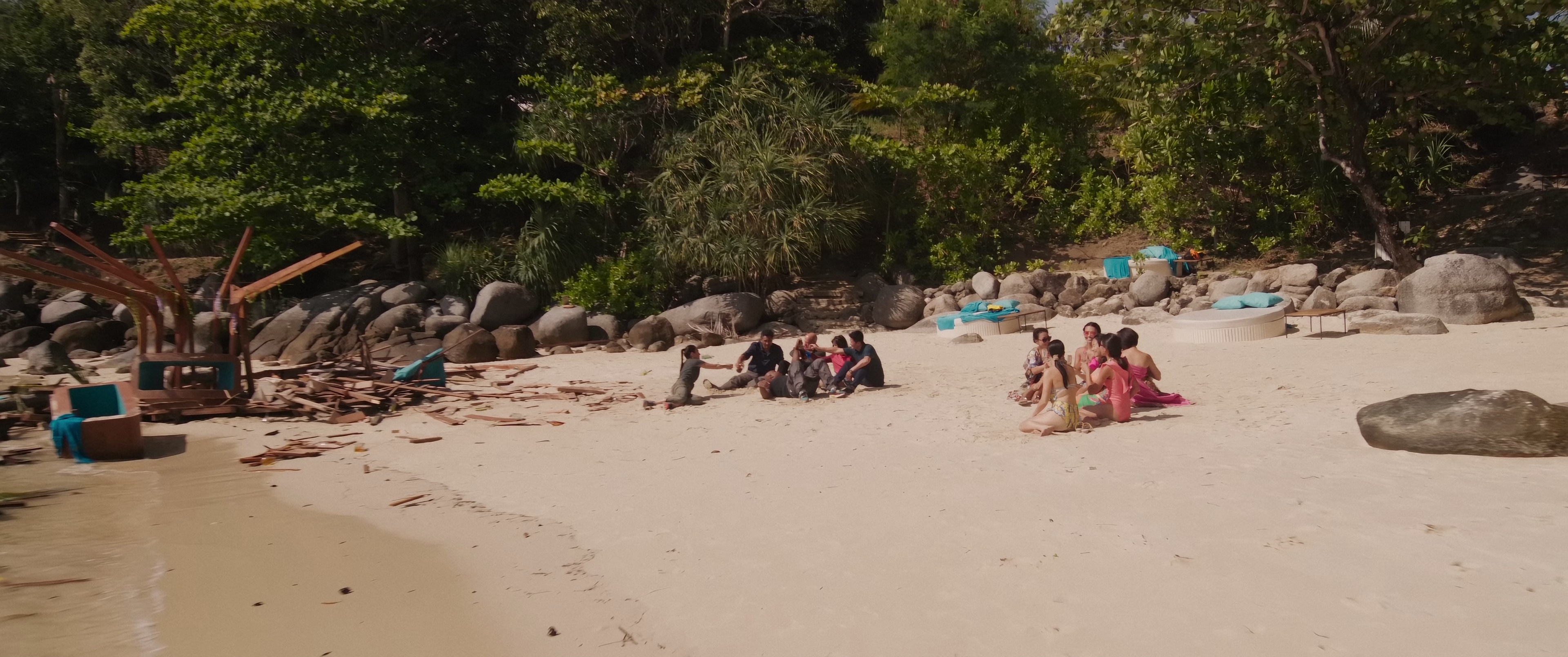 极悍巨鲨2：深沟(港) / 巨齿鲨2：海沟深渊(台)