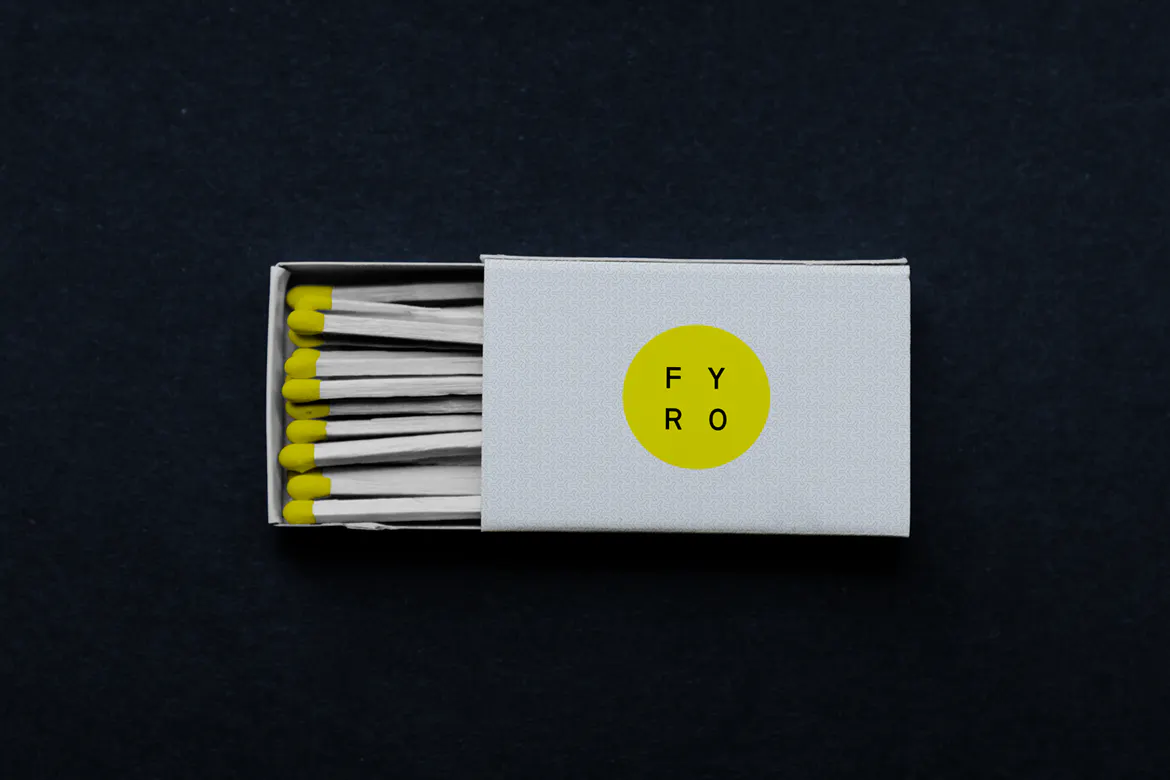 精致混合都市风格的英文无衬线字体 - Stroig