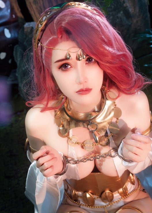 女王被关进哥布林巢穴