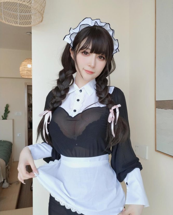 白银81 透明なメイド服