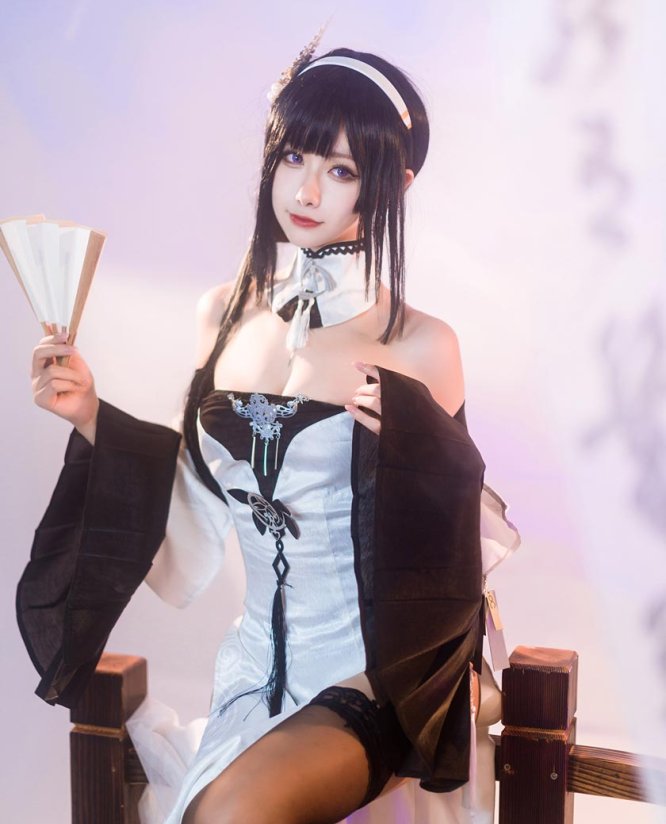 Momoko葵葵 碧蓝航线镇海 奇奢花苑COS