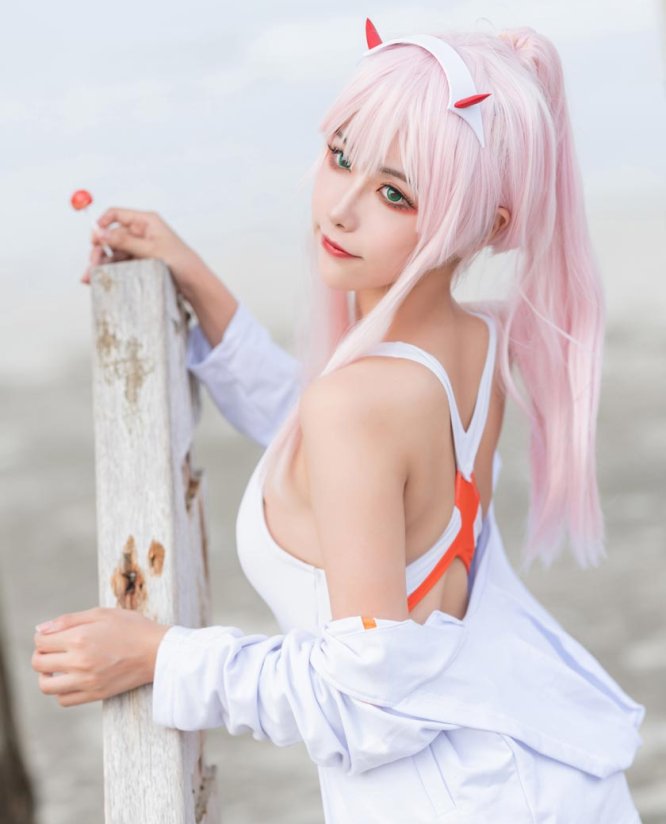 Momoko葵葵泳装兔女郎花嫁