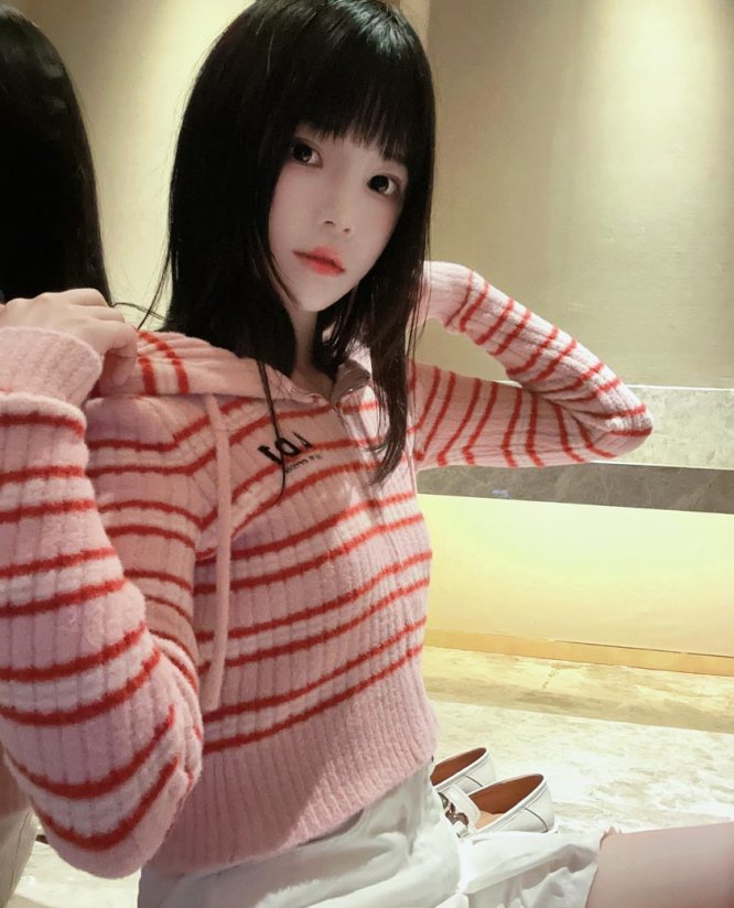 桜桃喵 条纹毛衣