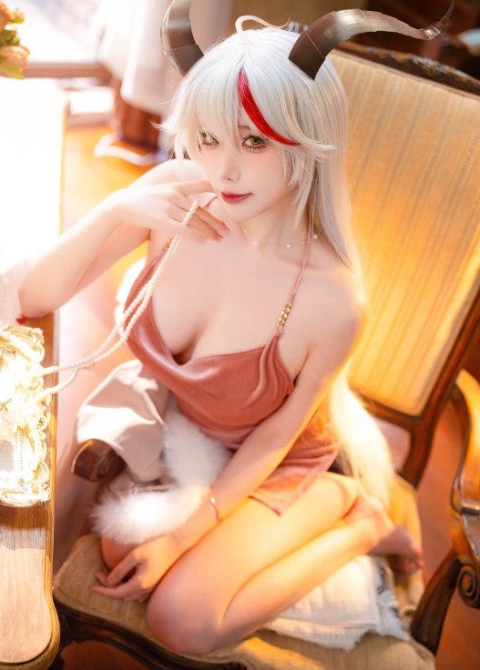 COSPLAY 指挥官，和我一起享受午后的闲暇时光吧，只有我们两个哦～ 碧蓝航线 埃吉尔@天夫人